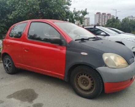 Красный Тойота Ярис, объемом двигателя 1 л и пробегом 260 тыс. км за 2750 $, фото 4 на Automoto.ua