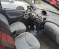 Красный Тойота Ярис, объемом двигателя 1 л и пробегом 260 тыс. км за 2750 $, фото 8 на Automoto.ua