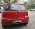 Красный Тойота Ярис, объемом двигателя 1 л и пробегом 260 тыс. км за 2750 $, фото 3 на Automoto.ua