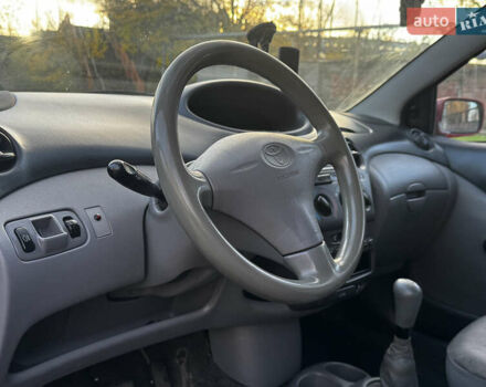 Красный Тойота Ярис, объемом двигателя 1 л и пробегом 185 тыс. км за 2700 $, фото 11 на Automoto.ua