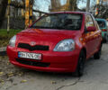 Красный Тойота Ярис, объемом двигателя 1 л и пробегом 185 тыс. км за 2700 $, фото 1 на Automoto.ua