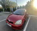 Червоний Тойота Яріс, об'ємом двигуна 1.3 л та пробігом 200 тис. км за 3500 $, фото 1 на Automoto.ua