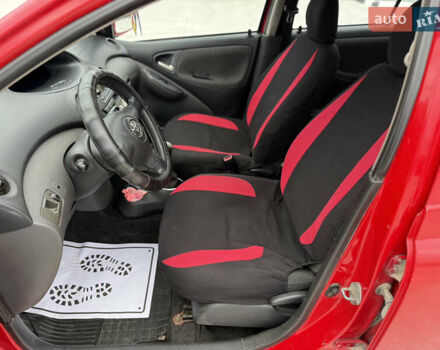 Красный Тойота Ярис, объемом двигателя 1 л и пробегом 240 тыс. км за 2600 $, фото 18 на Automoto.ua