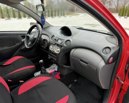 Красный Тойота Ярис, объемом двигателя 1 л и пробегом 240 тыс. км за 2600 $, фото 7 на Automoto.ua