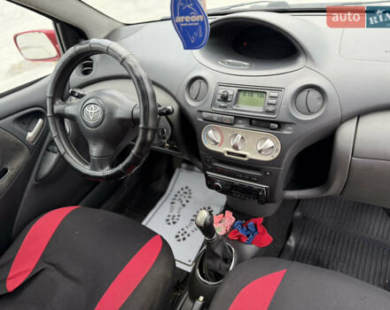 Красный Тойота Ярис, объемом двигателя 1 л и пробегом 240 тыс. км за 2600 $, фото 10 на Automoto.ua