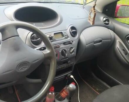 Красный Тойота Ярис, объемом двигателя 1.4 л и пробегом 325 тыс. км за 3550 $, фото 3 на Automoto.ua