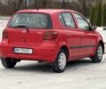 Красный Тойота Ярис, объемом двигателя 1 л и пробегом 240 тыс. км за 2600 $, фото 5 на Automoto.ua