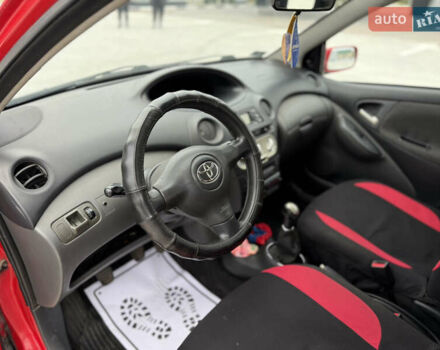 Красный Тойота Ярис, объемом двигателя 1 л и пробегом 240 тыс. км за 2600 $, фото 17 на Automoto.ua