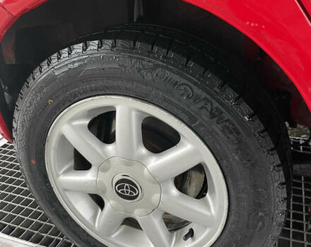 Красный Тойота Ярис, объемом двигателя 1.3 л и пробегом 140 тыс. км за 4950 $, фото 4 на Automoto.ua