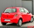 Красный Тойота Ярис, объемом двигателя 1.3 л и пробегом 93 тыс. км за 6999 $, фото 4 на Automoto.ua