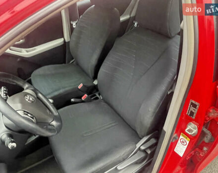 Красный Тойота Ярис, объемом двигателя 1.3 л и пробегом 182 тыс. км за 5900 $, фото 6 на Automoto.ua
