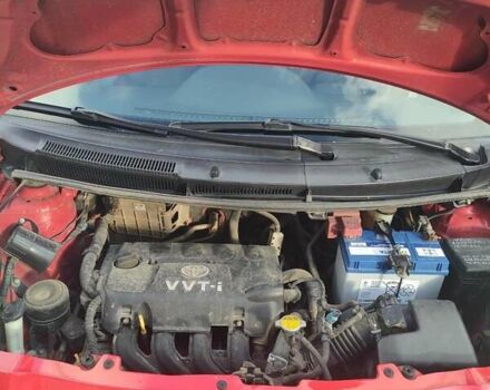 Червоний Тойота Яріс, об'ємом двигуна 1.3 л та пробігом 152 тис. км за 6000 $, фото 21 на Automoto.ua