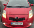 Красный Тойота Ярис, объемом двигателя 1.3 л и пробегом 182 тыс. км за 5900 $, фото 1 на Automoto.ua