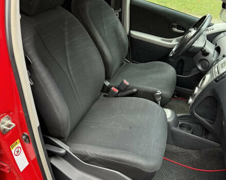 Красный Тойота Ярис, объемом двигателя 1.3 л и пробегом 151 тыс. км за 4950 $, фото 15 на Automoto.ua