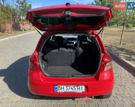Тойота Ярис 2006 в Измаиле на Automoto.ua Красный Тойота Ярис, объемом двигателя 1.3 л и пробегом 152 тыс. км за 5450 $, фото 4 на Automoto.ua