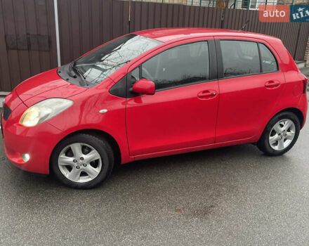 Красный Тойота Ярис, объемом двигателя 1.3 л и пробегом 182 тыс. км за 5900 $, фото 3 на Automoto.ua