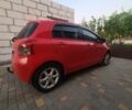 Красный Тойота Ярис, объемом двигателя 1.3 л и пробегом 125 тыс. км за 6000 $, фото 1 на Automoto.ua