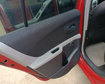 Червоний Тойота Яріс, об'ємом двигуна 1.3 л та пробігом 152 тис. км за 6000 $, фото 17 на Automoto.ua