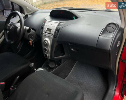 Красный Тойота Ярис, объемом двигателя 1.3 л и пробегом 158 тыс. км за 4999 $, фото 22 на Automoto.ua