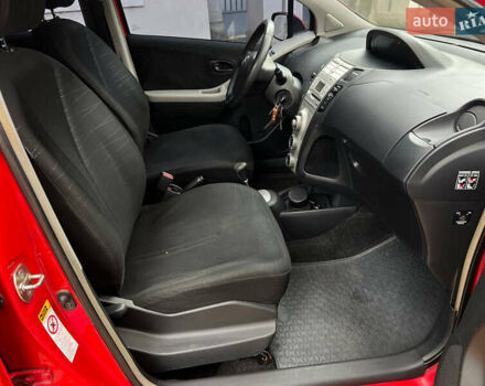 Красный Тойота Ярис, объемом двигателя 1.3 л и пробегом 158 тыс. км за 4999 $, фото 23 на Automoto.ua