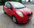 Красный Тойота Ярис, объемом двигателя 1.3 л и пробегом 147 тыс. км за 5700 $, фото 1 на Automoto.ua