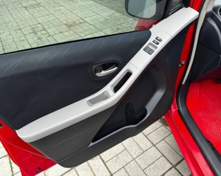 Красный Тойота Ярис, объемом двигателя 1.3 л и пробегом 147 тыс. км за 5400 $, фото 6 на Automoto.ua