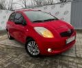 Красный Тойота Ярис, объемом двигателя 1.3 л и пробегом 147 тыс. км за 5400 $, фото 1 на Automoto.ua