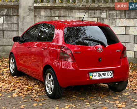 Красный Тойота Ярис, объемом двигателя 1.3 л и пробегом 158 тыс. км за 4999 $, фото 3 на Automoto.ua