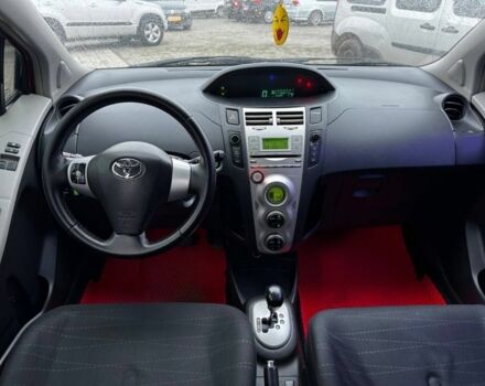 Красный Тойота Ярис, объемом двигателя 1.3 л и пробегом 147 тыс. км за 5400 $, фото 10 на Automoto.ua