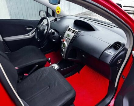 Красный Тойота Ярис, объемом двигателя 1.3 л и пробегом 147 тыс. км за 5400 $, фото 14 на Automoto.ua