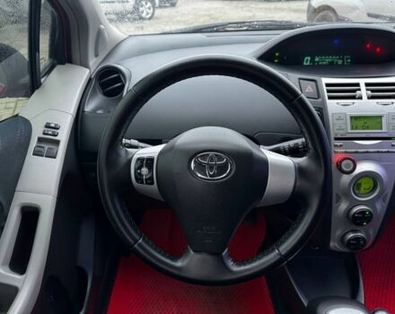 Красный Тойота Ярис, объемом двигателя 1.3 л и пробегом 147 тыс. км за 5400 $, фото 8 на Automoto.ua