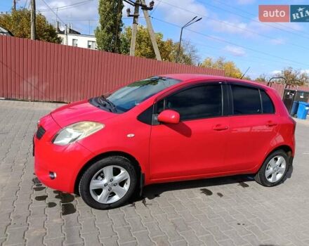 Червоний Тойота Яріс, об'ємом двигуна 1.3 л та пробігом 152 тис. км за 6000 $, фото 1 на Automoto.ua