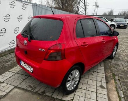 Красный Тойота Ярис, объемом двигателя 1.3 л и пробегом 147 тыс. км за 5400 $, фото 2 на Automoto.ua