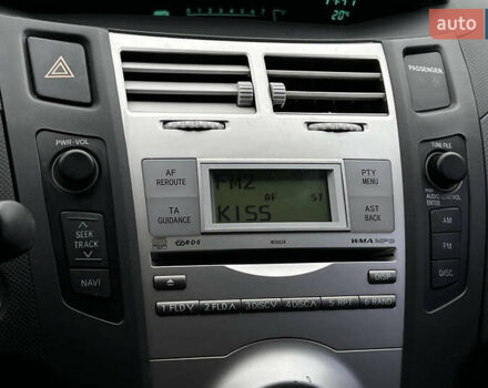 Красный Тойота Ярис, объемом двигателя 1.3 л и пробегом 153 тыс. км за 7300 $, фото 13 на Automoto.ua