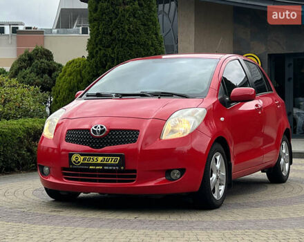 Красный Тойота Ярис, объемом двигателя 1.3 л и пробегом 153 тыс. км за 7300 $, фото 2 на Automoto.ua