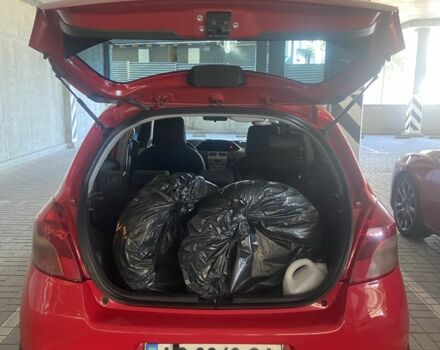 Красный Тойота Ярис, объемом двигателя 1.3 л и пробегом 117 тыс. км за 6500 $, фото 2 на Automoto.ua