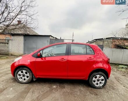 Червоний Тойота Яріс, об'ємом двигуна 1.3 л та пробігом 93 тис. км за 6500 $, фото 2 на Automoto.ua