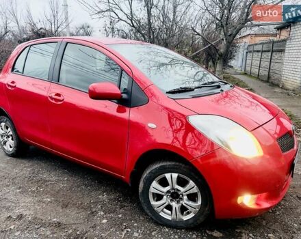 Червоний Тойота Яріс, об'ємом двигуна 1.3 л та пробігом 93 тис. км за 6500 $, фото 1 на Automoto.ua