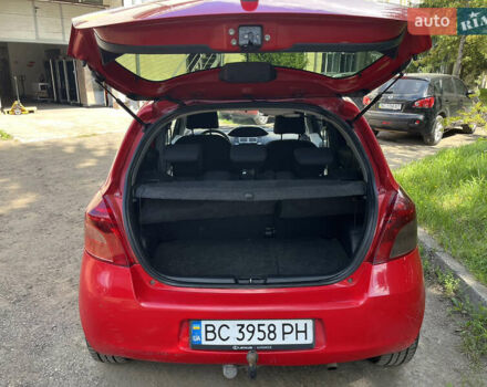 Красный Тойота Ярис, объемом двигателя 1.36 л и пробегом 385 тыс. км за 3900 $, фото 23 на Automoto.ua