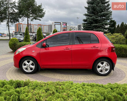 Красный Тойота Ярис, объемом двигателя 1.3 л и пробегом 153 тыс. км за 7300 $, фото 3 на Automoto.ua
