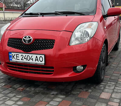 Красный Тойота Ярис, объемом двигателя 1.3 л и пробегом 151 тыс. км за 7100 $, фото 4 на Automoto.ua