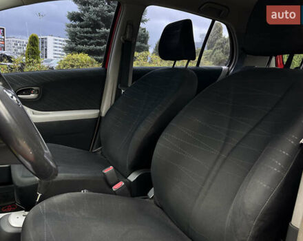 Красный Тойота Ярис, объемом двигателя 1.3 л и пробегом 153 тыс. км за 7300 $, фото 8 на Automoto.ua