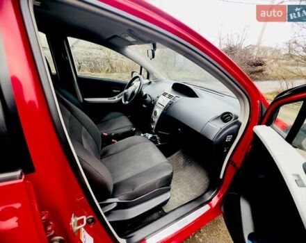 Червоний Тойота Яріс, об'ємом двигуна 1.3 л та пробігом 93 тис. км за 6500 $, фото 8 на Automoto.ua