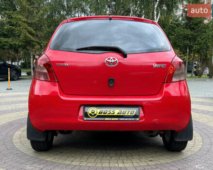 Красный Тойота Ярис, объемом двигателя 1.3 л и пробегом 153 тыс. км за 7300 $, фото 5 на Automoto.ua