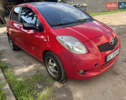 Красный Тойота Ярис, объемом двигателя 1.36 л и пробегом 385 тыс. км за 3900 $, фото 5 на Automoto.ua
