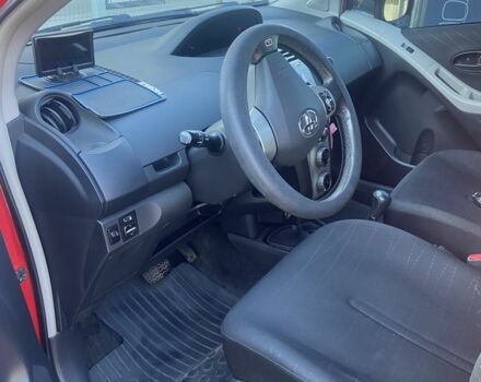 Красный Тойота Ярис, объемом двигателя 1.3 л и пробегом 117 тыс. км за 6500 $, фото 3 на Automoto.ua