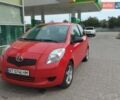 Красный Тойота Ярис, объемом двигателя 1 л и пробегом 213 тыс. км за 3500 $, фото 1 на Automoto.ua
