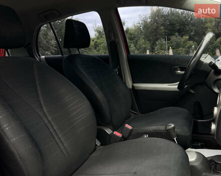 Красный Тойота Ярис, объемом двигателя 1.3 л и пробегом 153 тыс. км за 7300 $, фото 16 на Automoto.ua