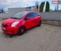Красный Тойота Ярис, объемом двигателя 1.3 л и пробегом 200 тыс. км за 4500 $, фото 1 на Automoto.ua