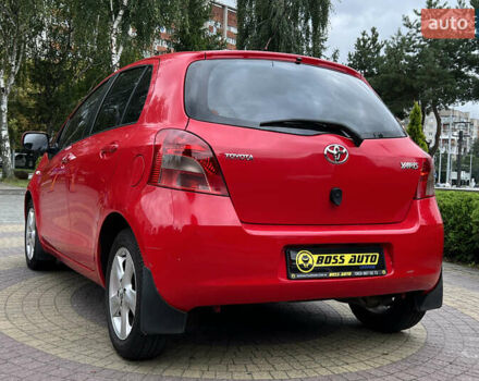Красный Тойота Ярис, объемом двигателя 1.3 л и пробегом 153 тыс. км за 7300 $, фото 4 на Automoto.ua